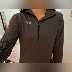 Under Armour Lightweight Halfzip. Black and White Striping.